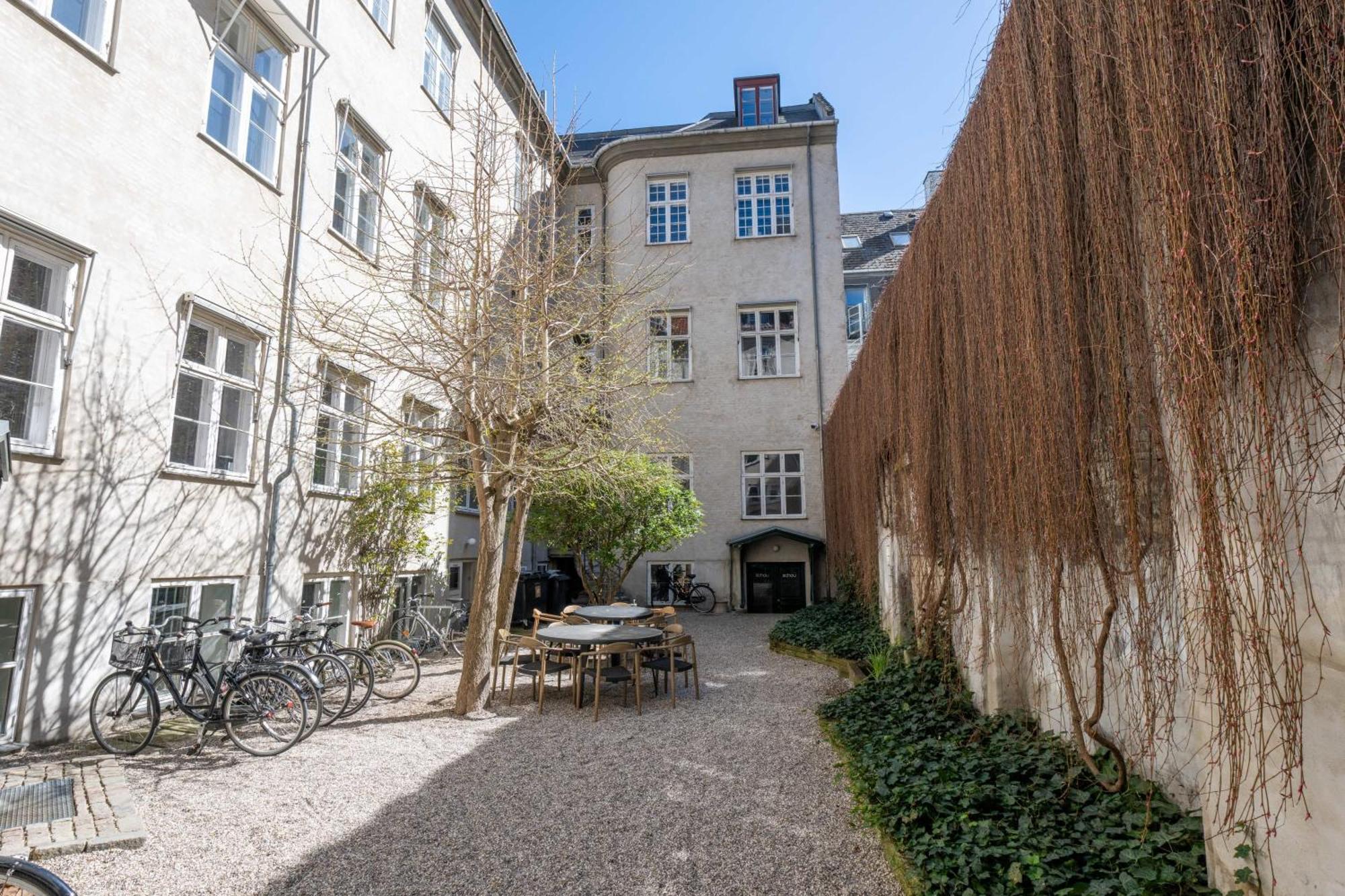 Centrally Located 3 Bedroom Appartement *