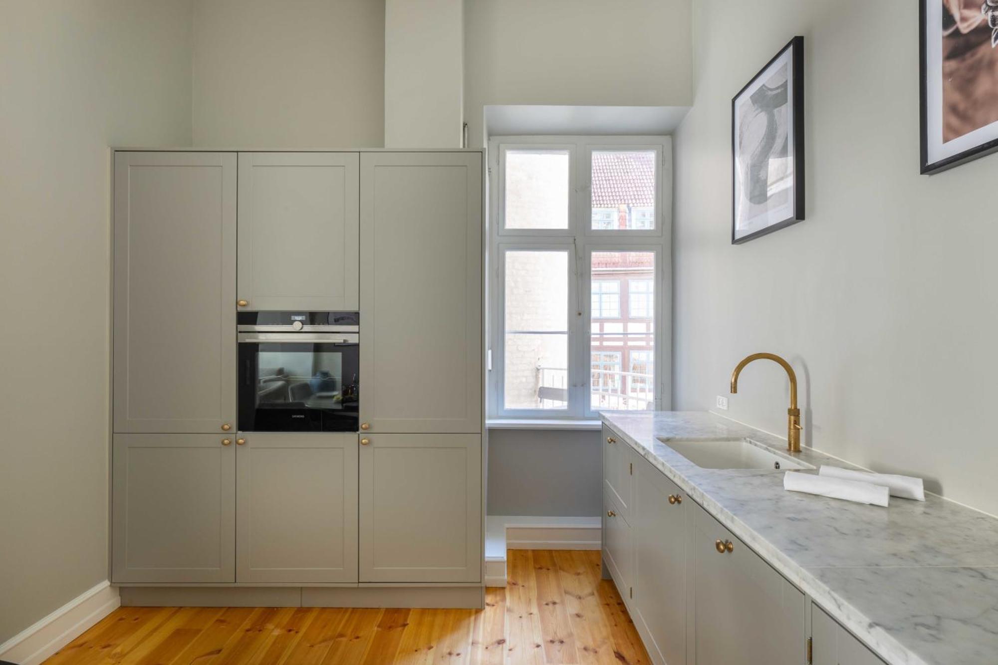 Centrally Located 3 Bedroom *
