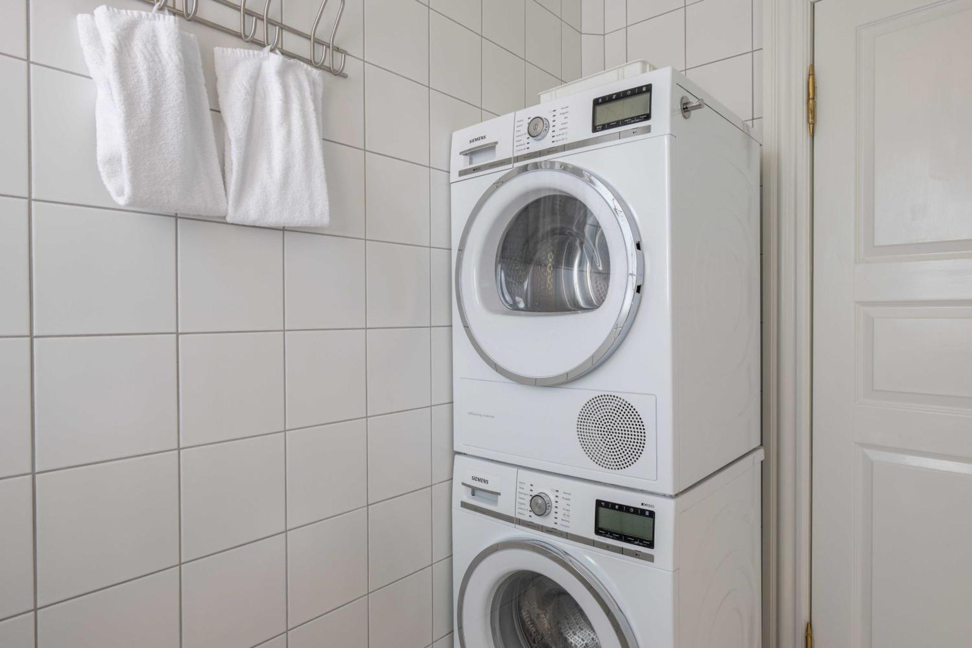 Centrally Located 3 Bedroom Appartement *